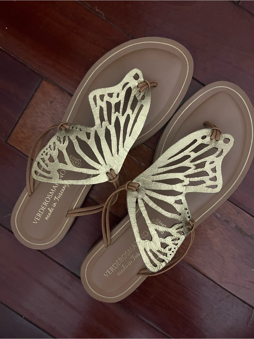 Verderosmarino 
Gold Butterfly Leather Thong Sandals